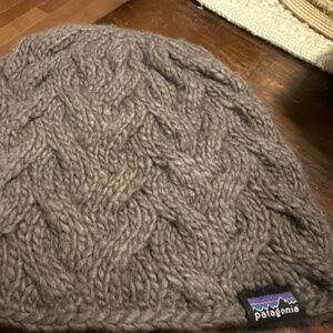 Women’s cable beanie hat